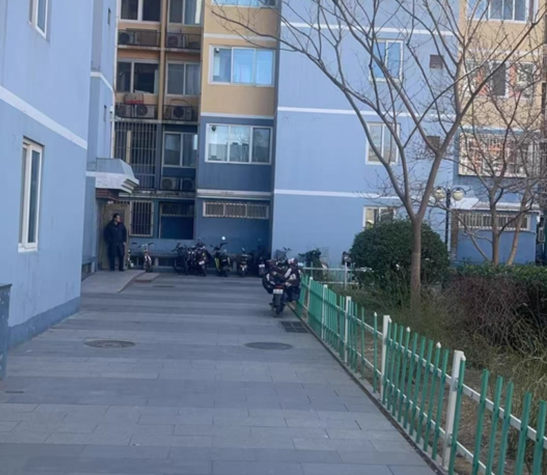 北京市东城区交道口北二条29号楼2层3单元201